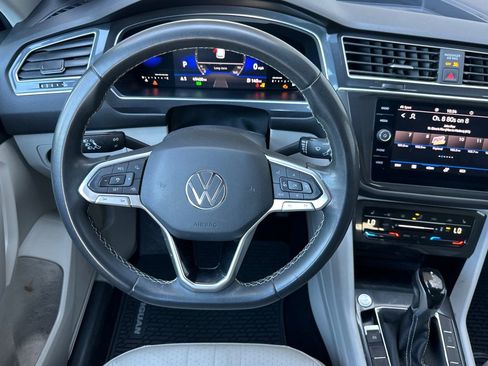 Used 2023 Volkswagen Tiguan SE AWD/4WD image 16