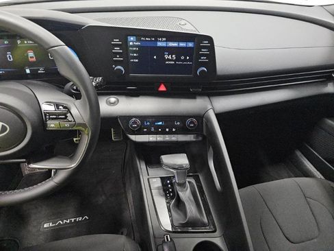Certified 2025 Hyundai Elantra Sport image 5