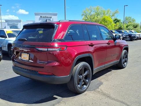 Certified 2023 Jeep Grand Cherokee Limited w/ Black Appearance Package AWD/4WD image 8
