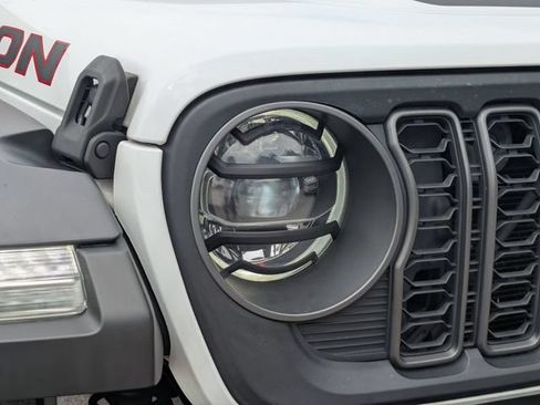 Used 2022 Jeep Wrangler Unlimited Rubicon w/ LED Lighting Group AWD/4WD image 10