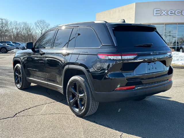 Used 2023 Jeep Grand Cherokee Altitude AWD/4WD image 4