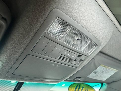 Used 2010 Toyota Highlander Limited AWD/4WD image 35