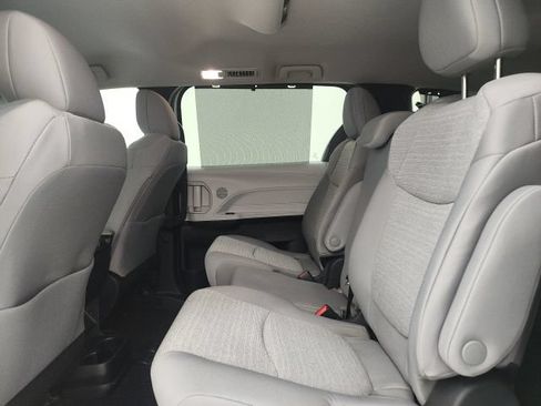 Used 2026 Toyota Sienna LE FWD image 12