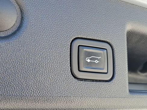 Used 2023 Chevrolet Equinox RS FWD image 12