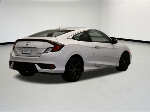 Used 2020 Honda Civic Touring image 5