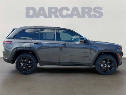 New 2025 Jeep Grand Cherokee Limited w/ Black Appearance Package image 8