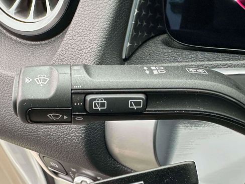 Certified 2025 Mercedes-Benz GLB 250 4MATIC image 22