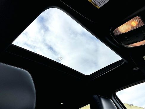 Used 2022 Jeep Grand Cherokee Limited image 15