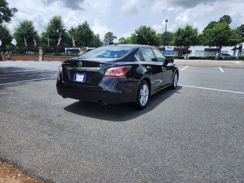 Used 2015 Nissan Altima 2.5 SV FWD image 11
