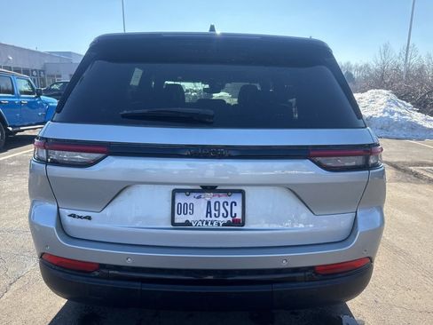 Used 2024 Jeep Grand Cherokee Altitude image 57