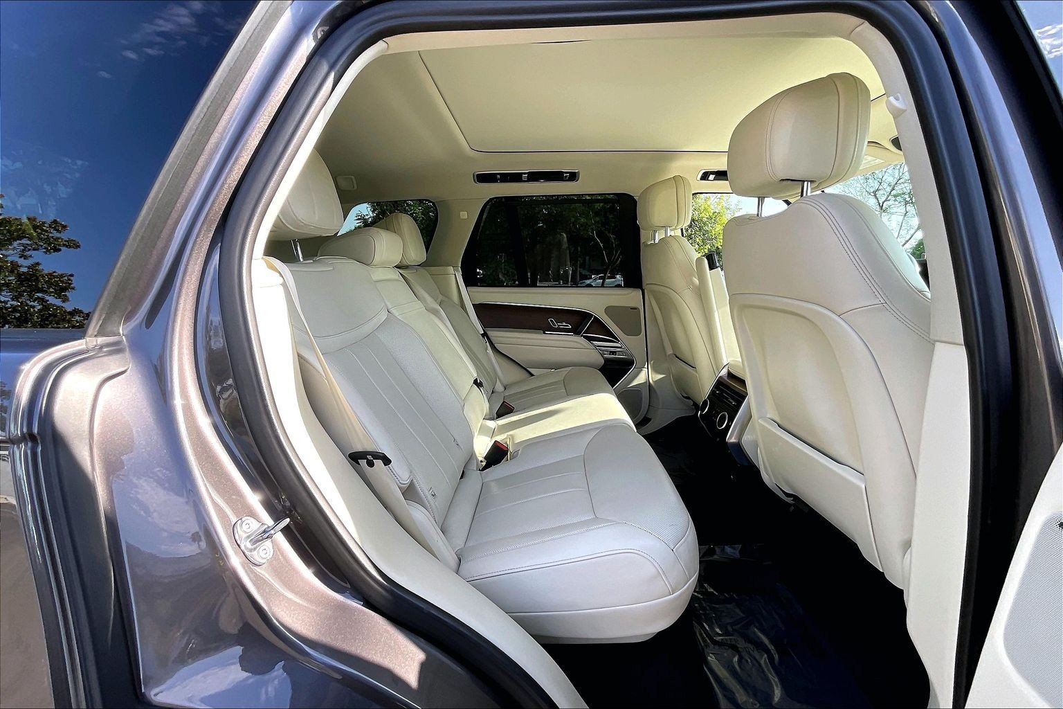 Certified 2024 Land Rover Range Rover SE AWD/4WD image 19