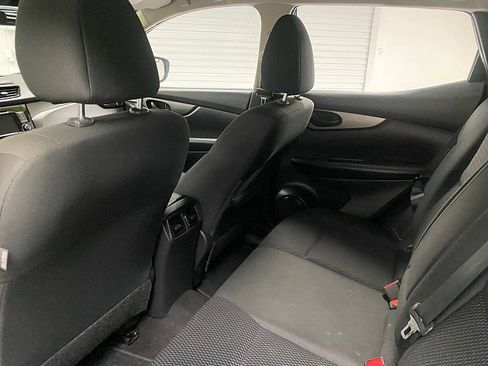 Used 2021 Nissan Rogue Sport S image 15