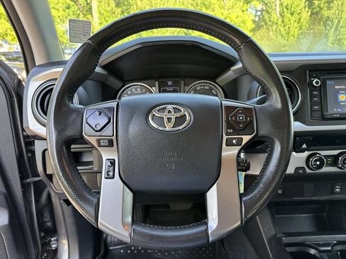Used 2017 Toyota Tacoma SR5 w/ Tow Package RWD image 22
