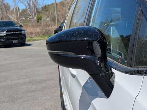 New 2026 Chrysler Pacifica Limited image 13