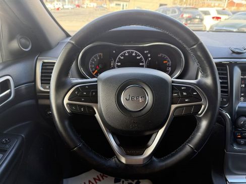 Used 2020 Jeep Grand Cherokee Laredo image 14