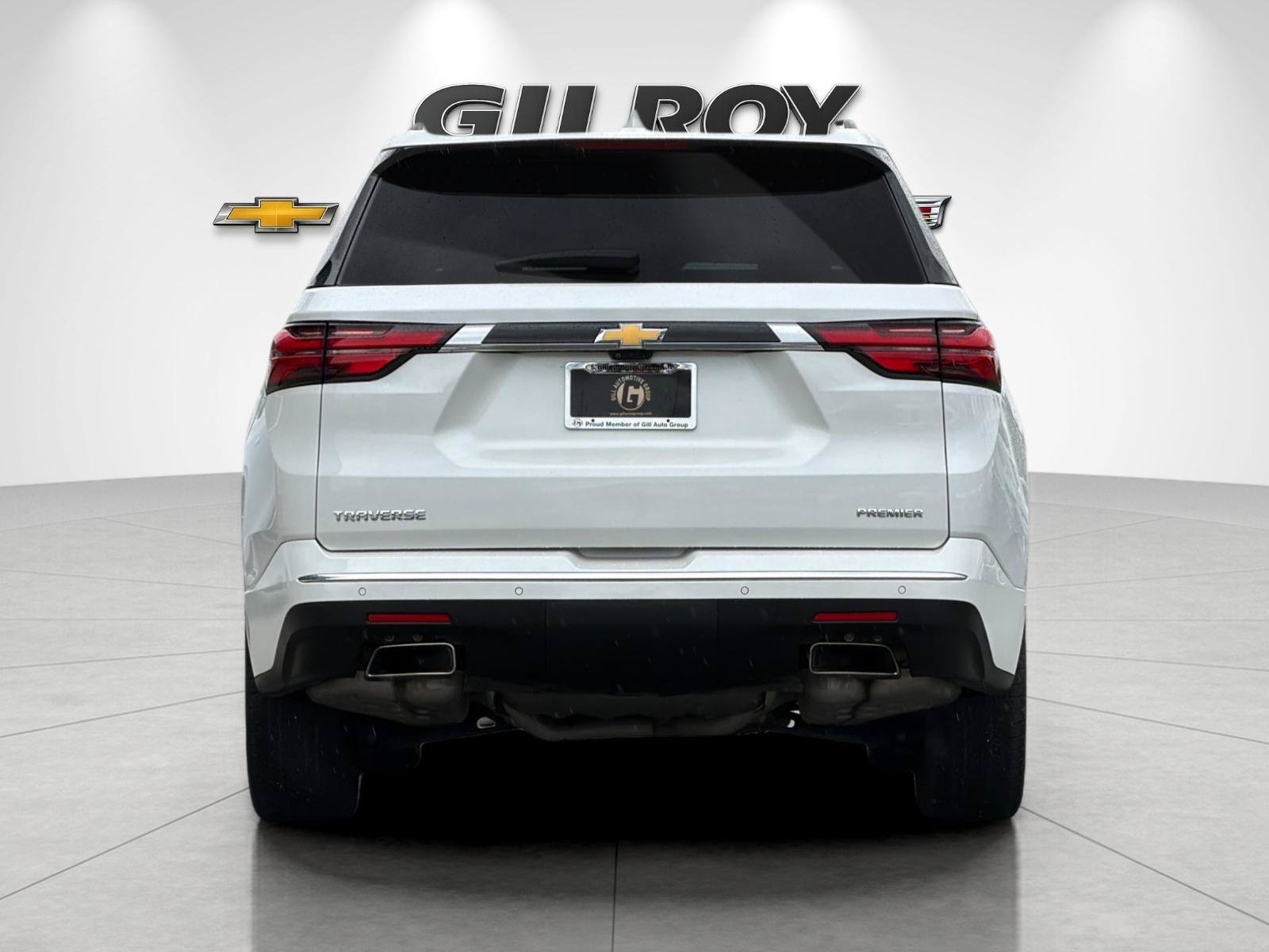 Used 2023 Chevrolet Traverse Premier FWD image 4