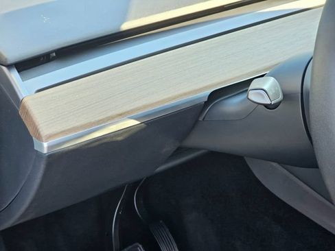 Used 2021 Tesla Model Y Long Range AWD/4WD image 19