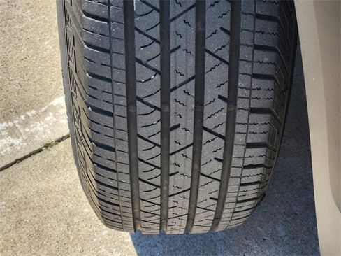 Used 2021 GMC Acadia SLT w/ Technology Package image 11