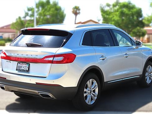 Used 2017 Lincoln MKX Premiere FWD image 6