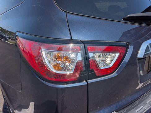 Used 2015 Chevrolet Traverse LS FWD image 11