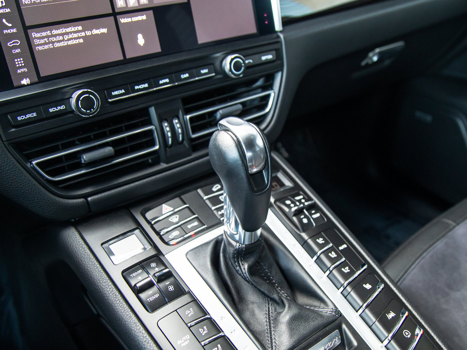 Used 2021 Porsche Macan AWD/4WD image 21