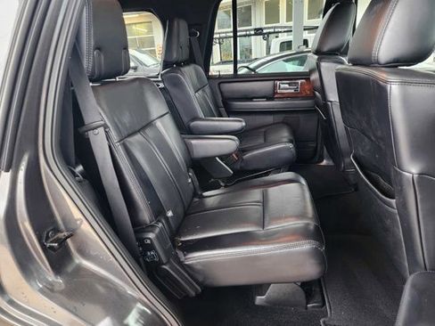 Used 2017 Lincoln Navigator Select image 21