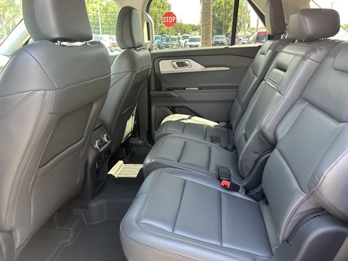 New 2025 Ford Explorer Active w/ Active Comfort Package image 28
