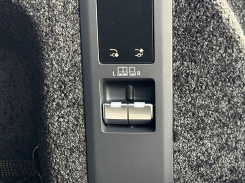 New 2025 Land Rover Range Rover SE image 38