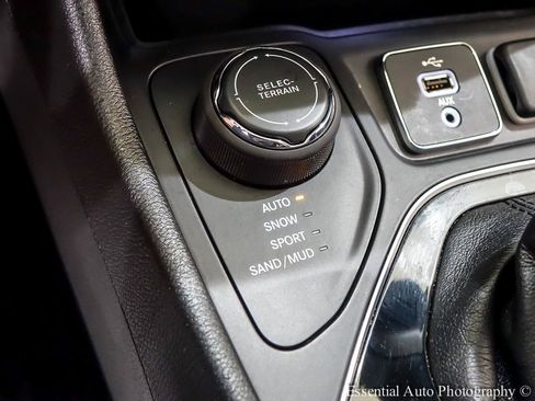 Used 2019 Jeep Cherokee Limited AWD/4WD image 22