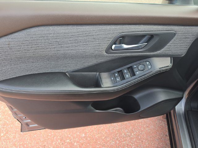 Used 2021 Nissan Rogue SV AWD/4WD image 10