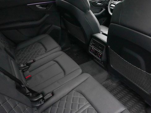 Used 2025 Audi SQ7 Premium Plus AWD/4WD image 33