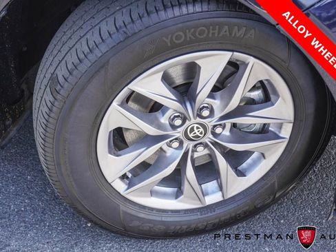 Used 2025 Toyota Sienna XLE w/ XLE Plus Package image 12