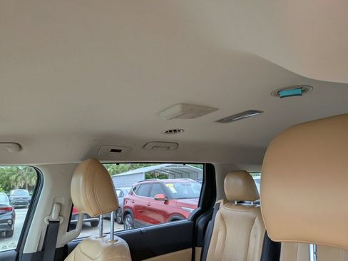 Certified 2024 Kia Carnival EX FWD image 22