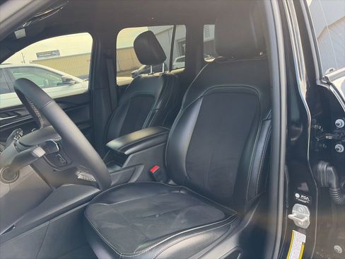 Certified 2025 Jeep Grand Cherokee Altitude image 12