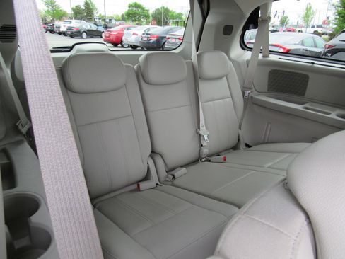 Used 2010 Chrysler Town & Country Touring FWD image 33