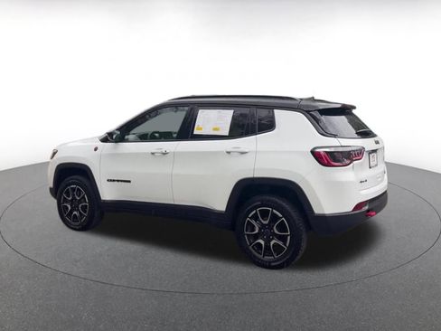 Used 2025 Jeep Compass Trailhawk AWD/4WD image 10