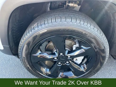 Used 2024 Jeep Grand Cherokee Limited w/ Black Appearance Package image 20