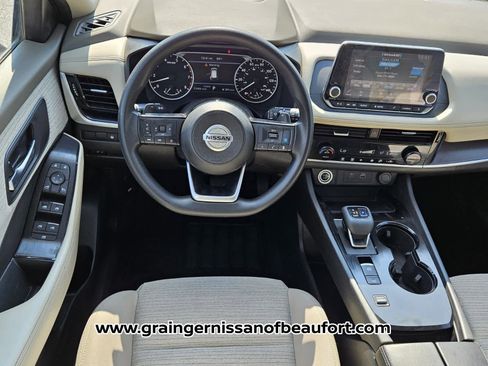 Used 2021 Nissan Rogue SV image 5