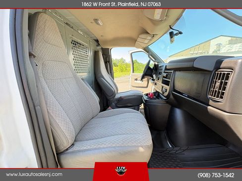 Used 2017 GMC Savana 2500 RWD image 12