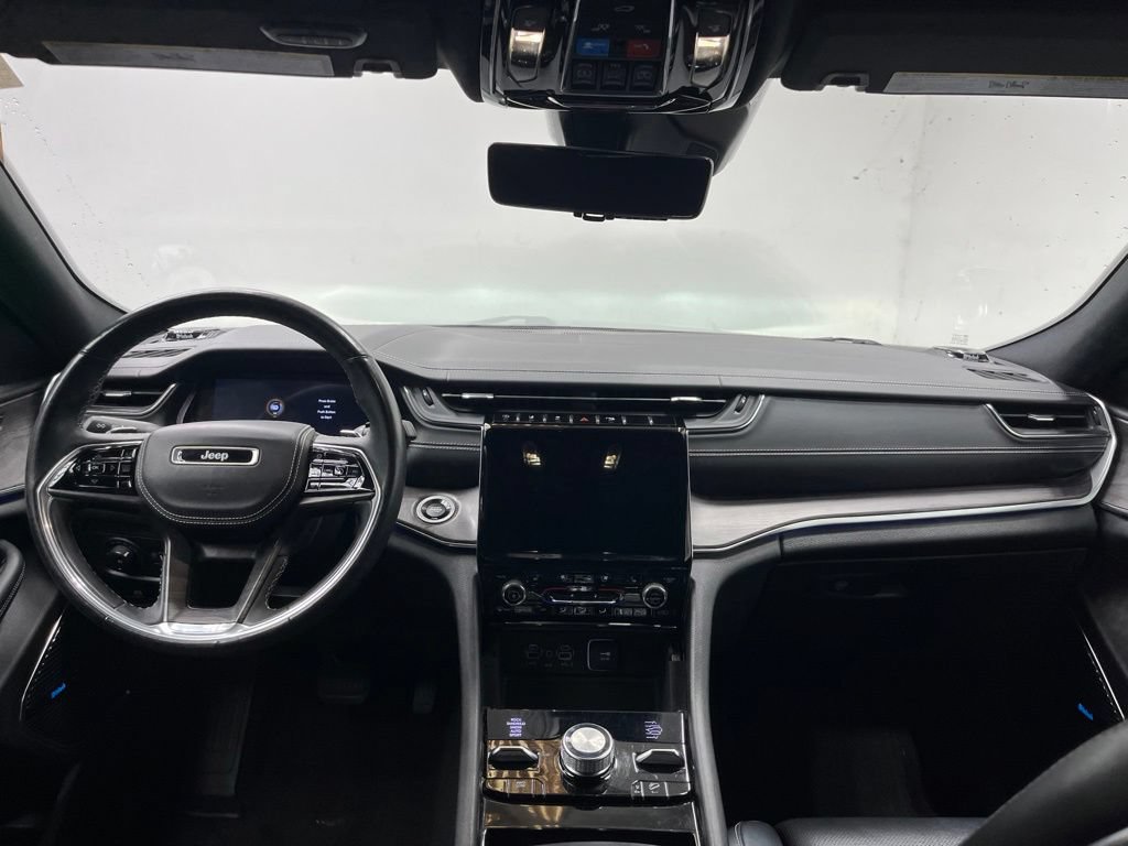Used 2022 Jeep Grand Cherokee Overland w/ Luxury Tech Group IV AWD/4WD image 19