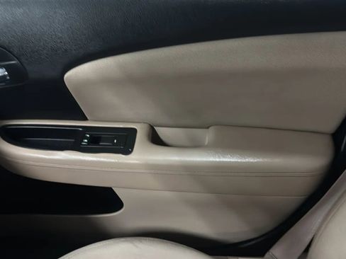 Used 2011 Chrysler 200 LX FWD image 16