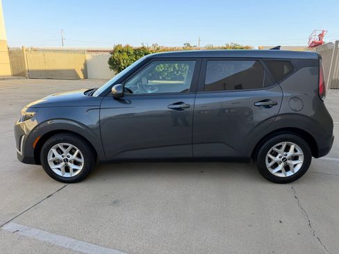 Used 2023 Kia Soul LX w/ Option Group 015 FWD image 8
