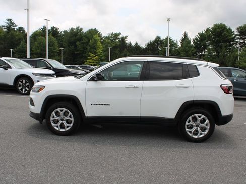 Used 2025 Jeep Compass Latitude w/ Sun & Sound Group AWD/4WD image 35