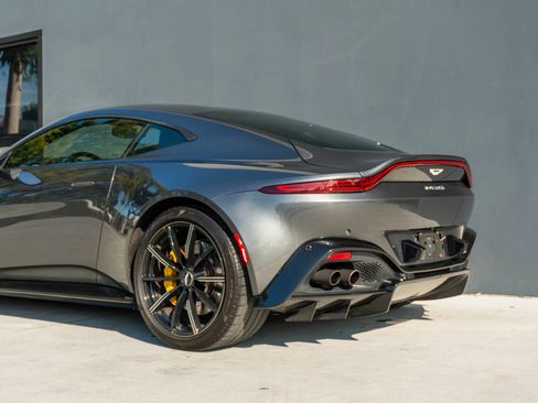 Used 2019 Aston Martin V8 Vantage Coupe image 19