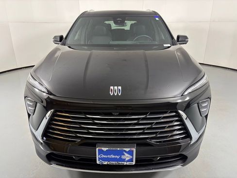 Used 2025 Buick Enclave Preferred image 3