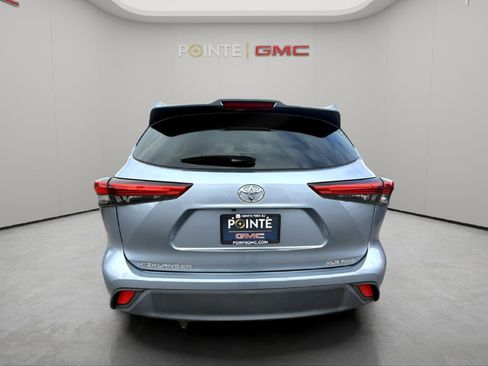 Used 2022 Toyota Highlander XLE image 9