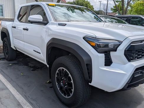 Used 2025 Toyota Tacoma TRD Off-Road w/ TRD Off Road Premium Package AWD/4WD image 6