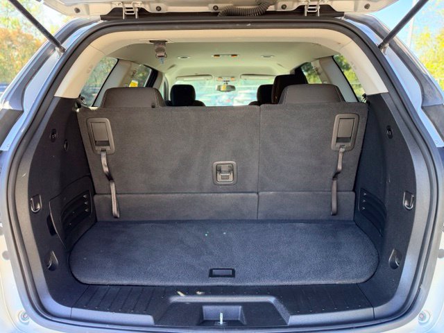 Used 2017 Chevrolet Traverse LT w/ Style and Technology Package FWD image 25