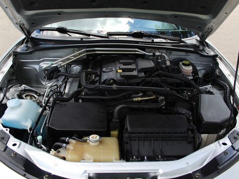 Used 2006 MAZDA MX-5 Miata Touring RWD image 20