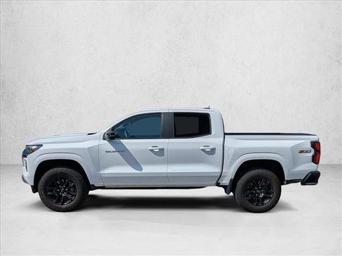 Used 2025 Chevrolet Colorado Z71 w/ Midnight Edition image 9